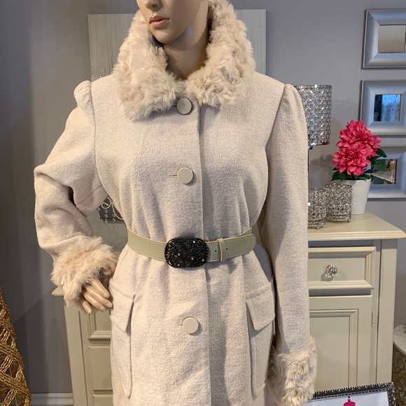 Cream faux fur collar coat - Picture 2 of 4